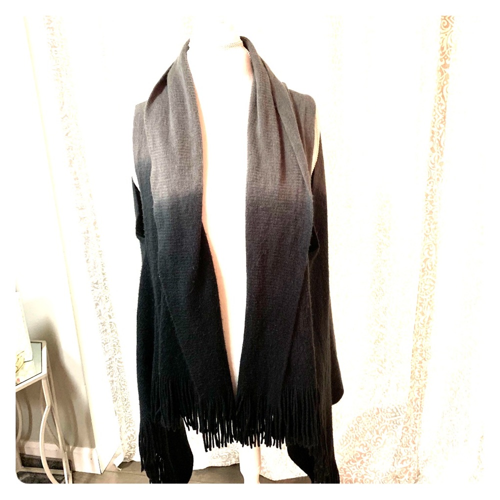 Hombre grey to black open sweater. One size